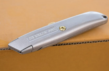 STANLEY 6" CLASSIC 99E RETRACTABLE UTILITY KNIFE, 10-099 - Image 3